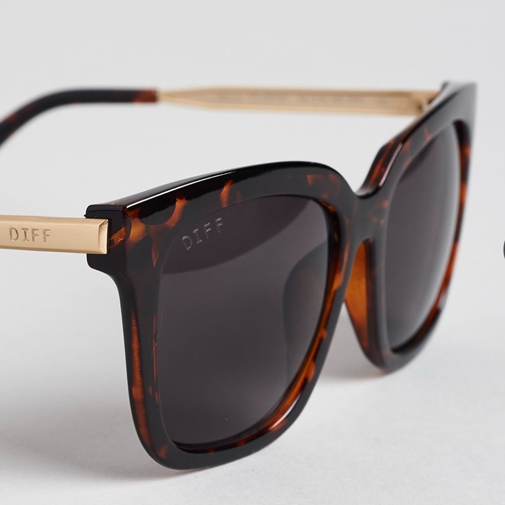 DIFF Eyewear Bella Sunglass